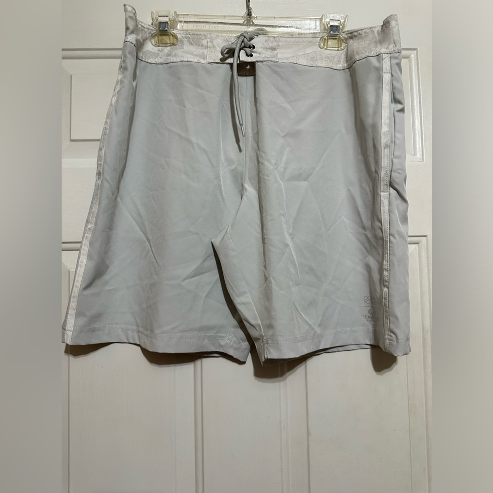 OCEAN‎ + COAST REALTREE FISHING SHORTS SIZE LARGE